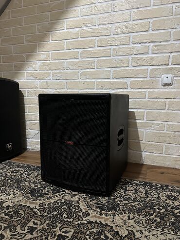 Динамики и колонки: PROEL EX15SA Активный сабвуфер: 15" woofer, 200Вт (RMS), 40Hz-160