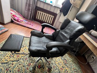 кресло садовая мебель: Офисное кресло! Есть подставка для ног. Новая, 6000 сом (договоримся)