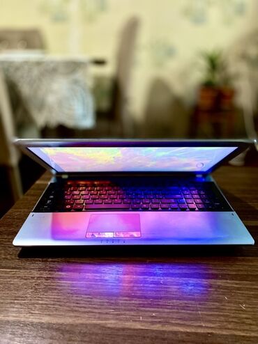Digər noutbuklar və netbuklar: AMD E-350, 8 GB, 15.6 "