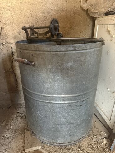 бишкек двери: Ручная медогонка из оцинкованной стали - Тип: радиальная/корзинчатая