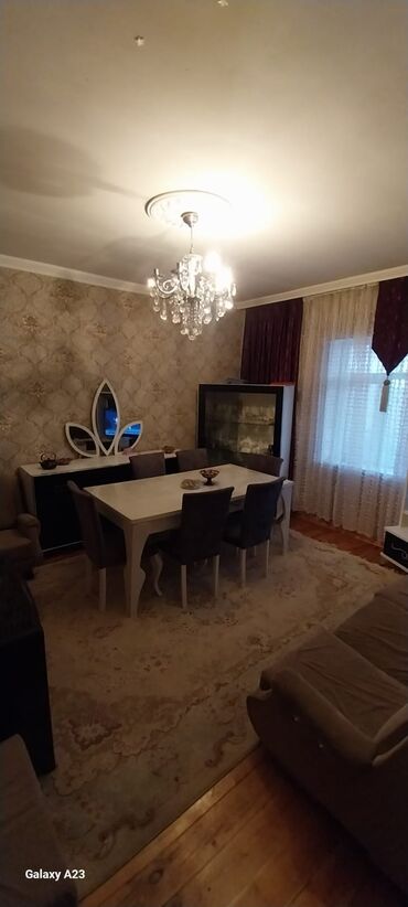 Həyət evləri və villaların satışı: Satılır: həyət evi - Geniş, hasarlı həyət: dəmir darvaza, betonlanmış — 25