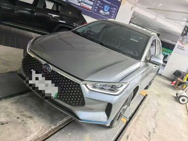 автозапчасти дордой: Автомобиль BYD E2 в серебристом цвете с заметной решеткой радиатора и