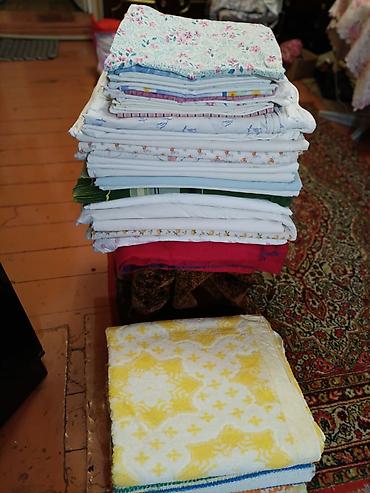 Комплекты постельного белья: В связи с отъездом продаю недорого постельное белье б/ у: наволочки-50 — 4