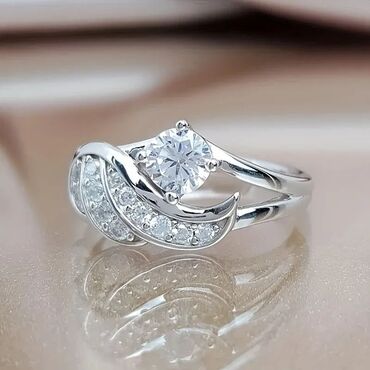 Prstenje: Vel:12
Cena:1000din — 5