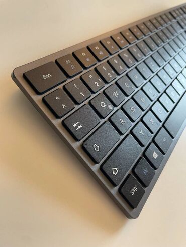 Keyboards: Tastatura u odlicnom stanju, sve radi odlicno. Jedino postoji mana sto