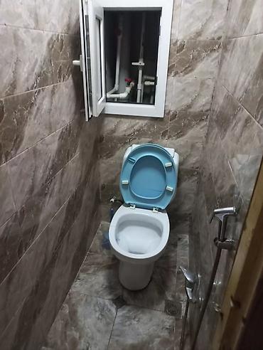berde kiraye: Evdə 3 otaq var .hər otaqda 1 nəfər qalır .2 nəfər otaq yoldaşı — 6