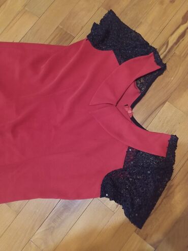 Dəstlər, kostyumlar: Qadın geyimləri dəsti – 3 ədəd 1) Qırmızı qısa don: - Klassik düz — 2