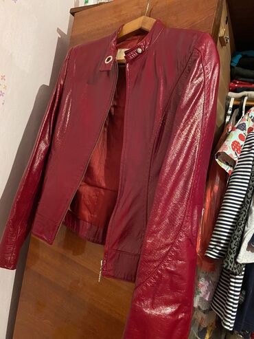 красная кожаная куртка мужская: Кожаная куртка, S (EU 36)