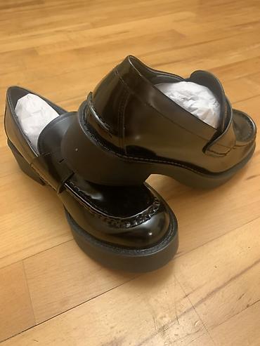 nabuk ayaqqabi: ZARA qadın loaferləri - Rəng: qara, parlaq finish - Model: penny — 3