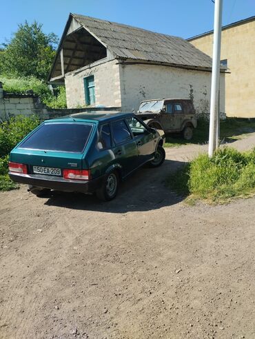 VAZ (LADA): Vaz 2109 hatchback Xüsusiyyətlər: - Kuzov: 5 qapılı hatchback, tünd — 5