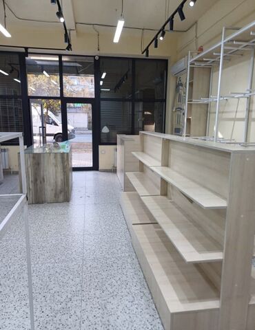 продаю офис 107 м² с ремонтом с мебелью административное здание 1 этаж: Сдаю Часть бутика, 56 м², С ремонтом, Действующий, С оборудованием