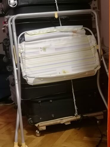 Ostali dečiji nameštaj: Postolje sklapajuće za presflačenje male bebe. Nije pocepano
 Mirjevo — 9