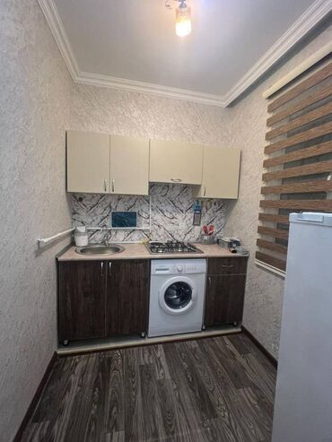 Uzunmüddətli kirayə mənzillər: 7 mkr,244 nömrəli məktəbin yanında,5 mərtəbənin,3-cü mərtəbəsində,2 — 4