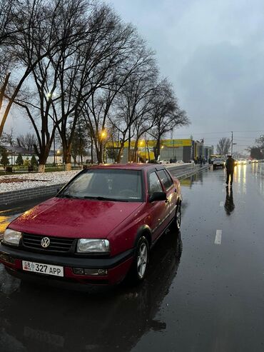 Volkswagen: Volkswagen Vento: 1993 г., 1.8 л, Механика, Бензин, Седан