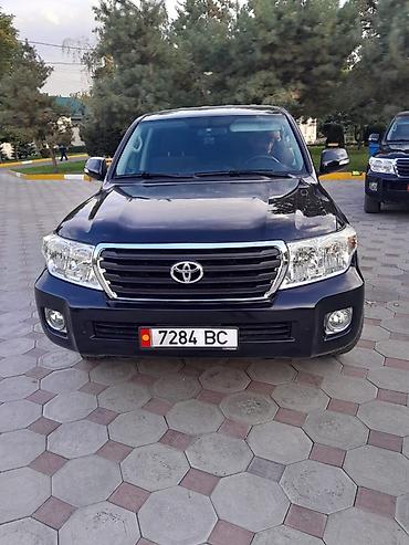 Toyota Land Cruiser 200, черный внедорожник Условия: 7000 сом в сутки