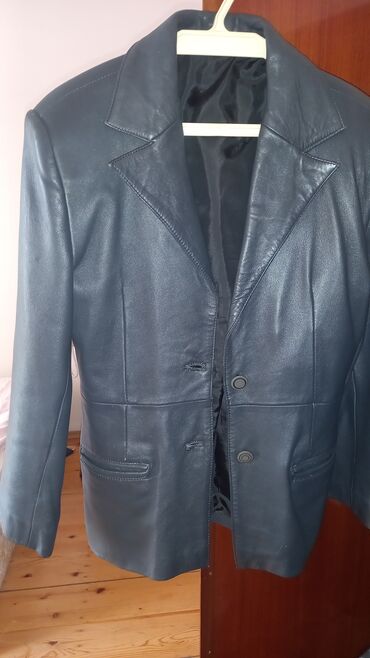 чехол кожа: Кожаный пиджак в хорошем состоянии,чистая кожа .70ман