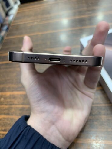 Apple iPhone: IPhone 16 Pro Max, 256 GB, Desert Titanium, Face ID — 7