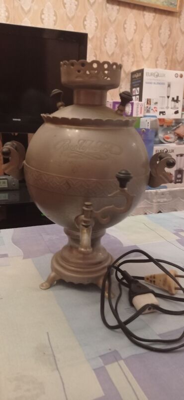 toklu sac: İşlənmiş Elektrik Samovar, 3 l, Ünvandan götürmə