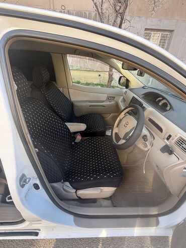 человек собирающий марки: Toyota Raum: 2003 г., 1.5 л, Автоматтык, Бензин, Универсал