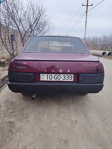 VAZ (LADA): Avtomobil: Sedan, 4 qapı, bordo rəng Marka/model: (şəkildən görünən) — 16