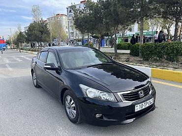 Honda: Honda Accord sedan - Korpus: 4 qapılı sedan, qara rəng - Mühərrik — 6