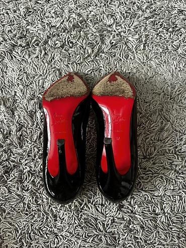 лабутен обувь: Лодочки-стилеты Christian Louboutin, модель с острым носком. - — 3