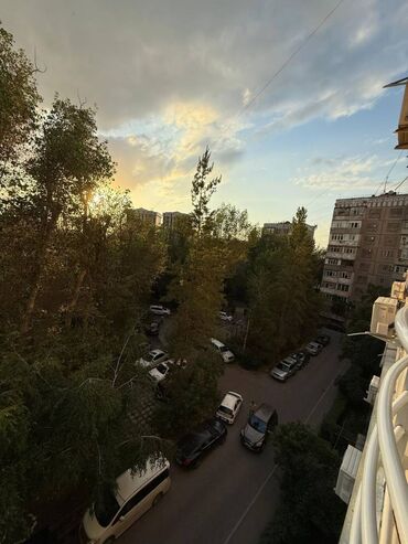 купить квартиру в бишкеке 6 микрорайон: 3 комнаты, 72 м², 106 серия, 5 этаж, Косметический ремонт
