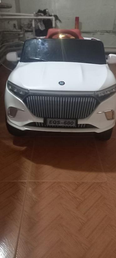 Uşaq dünyası: Uşaqlar üçün elektrikli mini avtomobil – SUV dizaynı - Korpus: ağ — 3