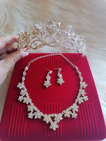 Setovi nakita: Cena 2500 din — 10