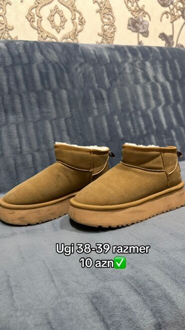 Uqqilər: Uqi tipli qısa boğazlı isti ayaqqabı - Rəng: karamelli/qəhvəyi -