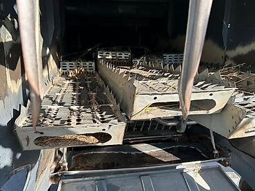 Зерноуборочные комбайны: Зерноуборочный комбайн Ростсельмаш. - Полноразмерная жатка с — 28