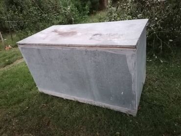 kafel və metlax: Buğda üçün əldə düzəldilmiş çən. Çənin eni 1m, hündürlüyü 1,05m