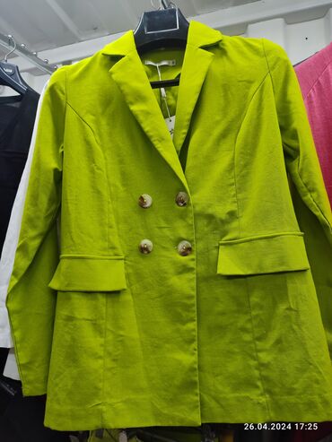 зелёный пиджак: Пиджак, Made in KG, XS (EU 34), S (EU 36), M (EU 38)