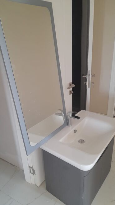 Moydadırlar: Təcili satılır: Vanna otağı dəsti (Vitra şkaf, güzgü və Grohe kranı)