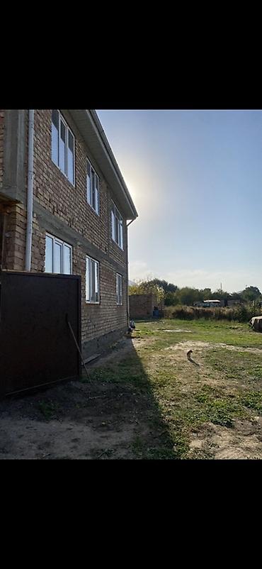 Продажа коттеджей и домов: Продается двухэтажный дом в селе Кой-Таш. Дом находится на первой — 11