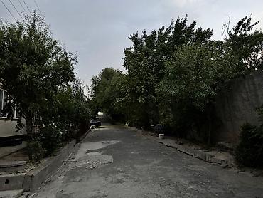 Продажа коттеджей и домов: Продается дом с общей площадью 12 сот. Территория дома 10 сотик и — 11