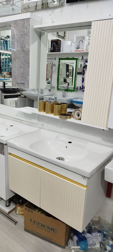 Hamam möbeli dəsti – lavabo və güzgülü şkaf - Modern dizaynlı ağ/krem
