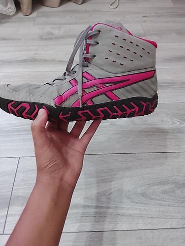 кошельки бишкек: Мужские кроссовки, 41, Asics, Б/у, цвет - Серый — 1