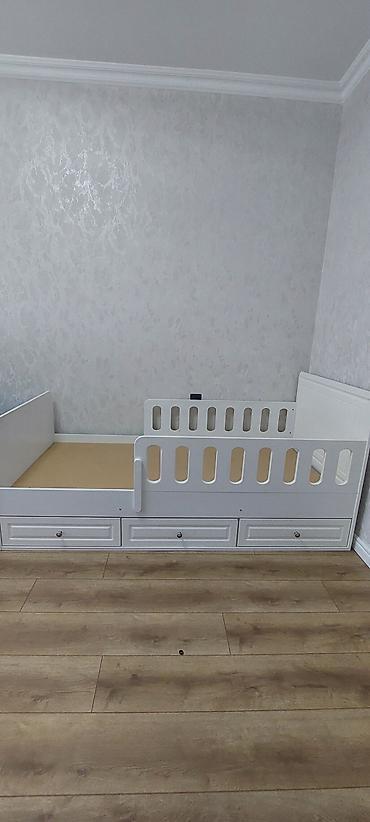 Детская мебель: Matras yoxdur Rəng: Ağ Komplektə daxildir: çarpayı karkası, qoruyucu — 2