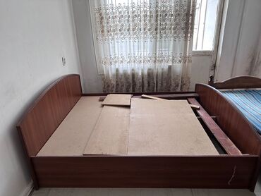 Çarpayılar: Taxt 2 nəfərlikdir. Təcili satılır