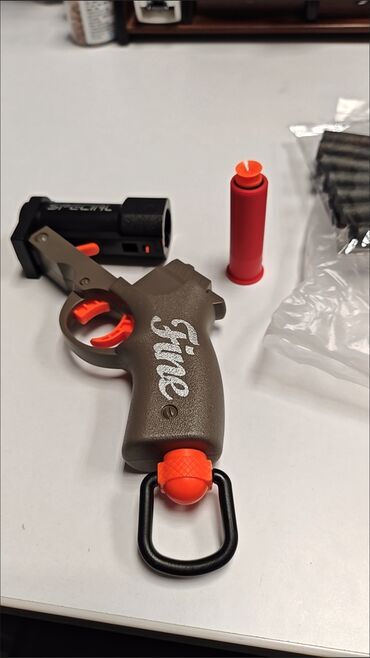 игрушки пистолеты: Игрушечный пистолет с резиновыми пулями Заряжается и стреляеть с