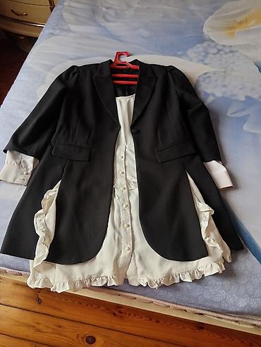 dəsti: Qadınlar üçün qara blazer + ağ paltar kombini - Qarşı-qarşıya geyilə — 1