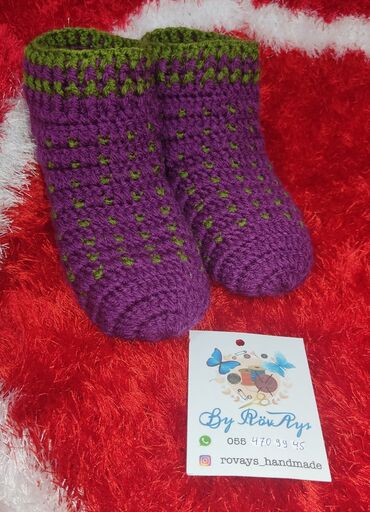 Dəstlər: Əl işi toxunma uşaq geyimləri və aksessuarları. Hər biri sifarişlə — 3