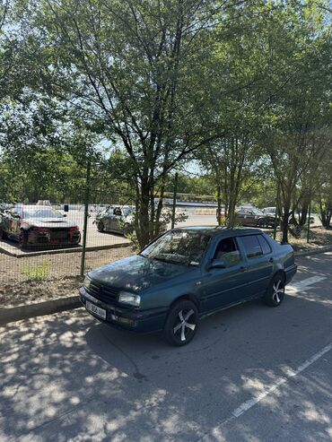 Volkswagen: Volkswagen Vento: 1998 г., 1.8 л, Механика, Бензин, Седан