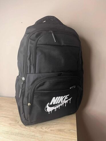 Sportske torbe i rančevi: 07. ranacevi 
40x28x15
3300 din — 18