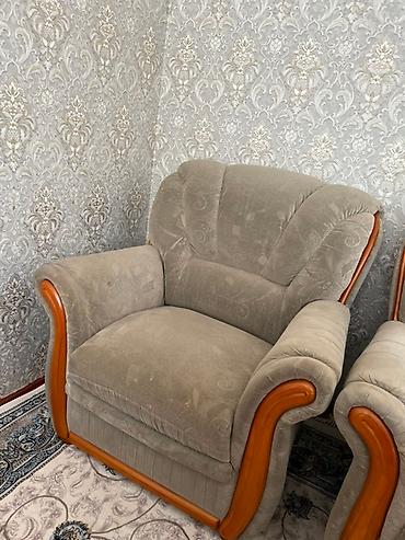 Комплекты мягкой мебели: Советский двухместный диван с двумя креслами, состояние хорошее, нигде — 4