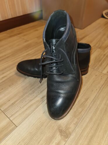 зимний мужской обувь: Мужская кожаная обувь LLoyd
42 размер
продаём в связи с переездом!