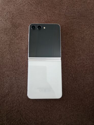Samsung: Samsung Galaxy Z Flip 5, 256 GB, rəng - Ağ, Simsiz şarj -da lalafo.az — 3 Samsung: Samsung Galaxy Z Flip 5, 256 GB, rəng - Ağ, Simsiz şarj — 3