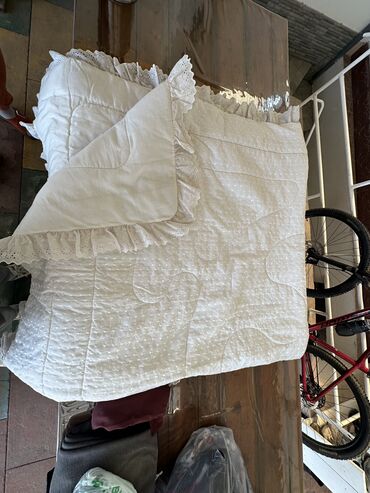 дышащее одеяло: Одеяло/ покрывало белое. Производство США. Состав 70% полиэстер 30%