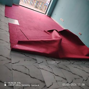 kavralitler: Qırmızı rəngli xalça örtüyü - Material: sıx toxunmuş, hamar səthli — 1